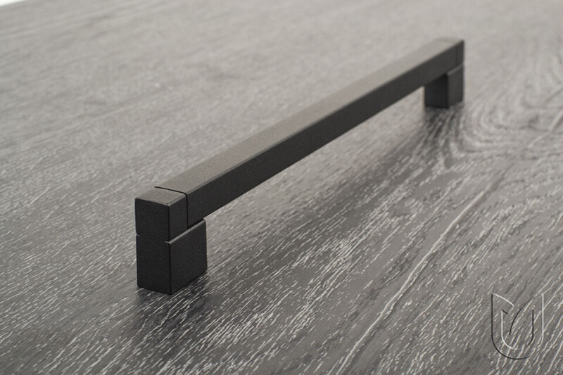 Úchytka Resina Černá matná